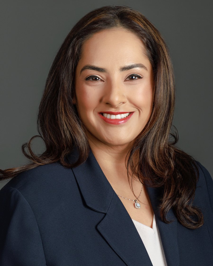 Corporate & Entrepreneur Headshots Gallery 137 women headshots doctor