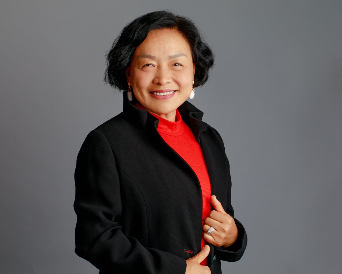 Corporate & Entrepreneur Headshots Gallery 140 Y7A7424 Edit