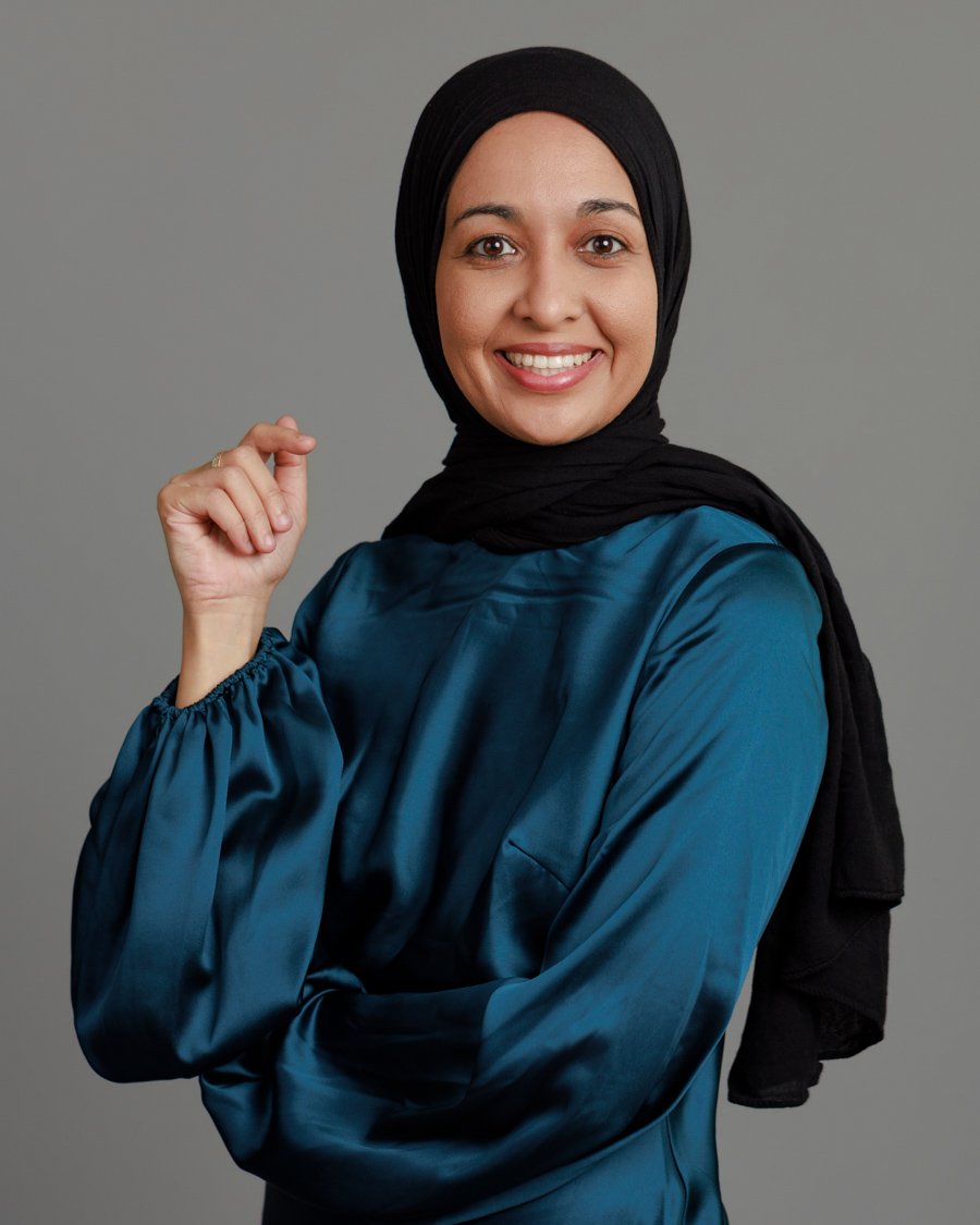 Women's professional headshot in a dark solid outfit — Bay Area headshot photography by Pooja Ahuja