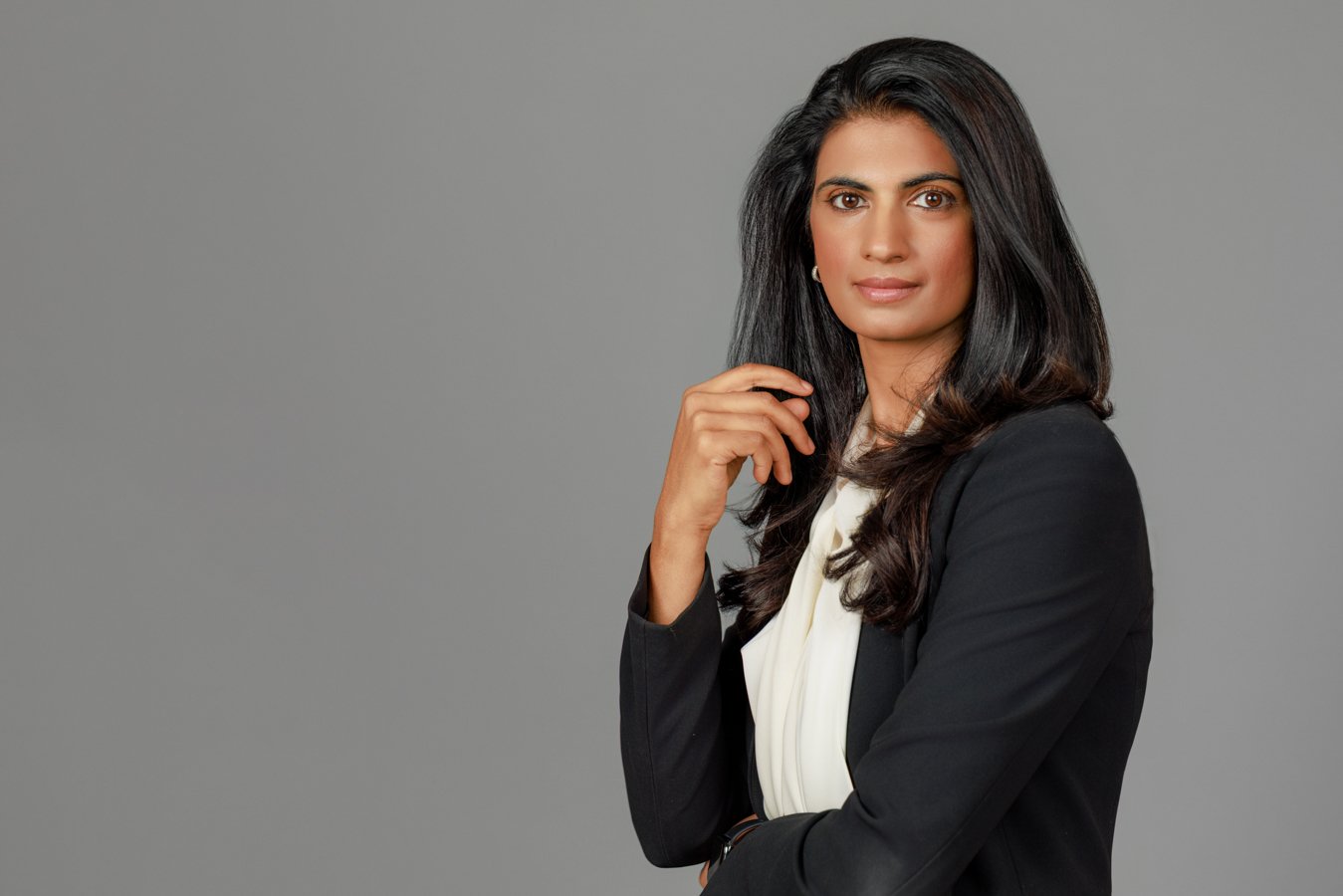 How to look slimmer in a headshot with good posture - Bay Area corporate headshot example