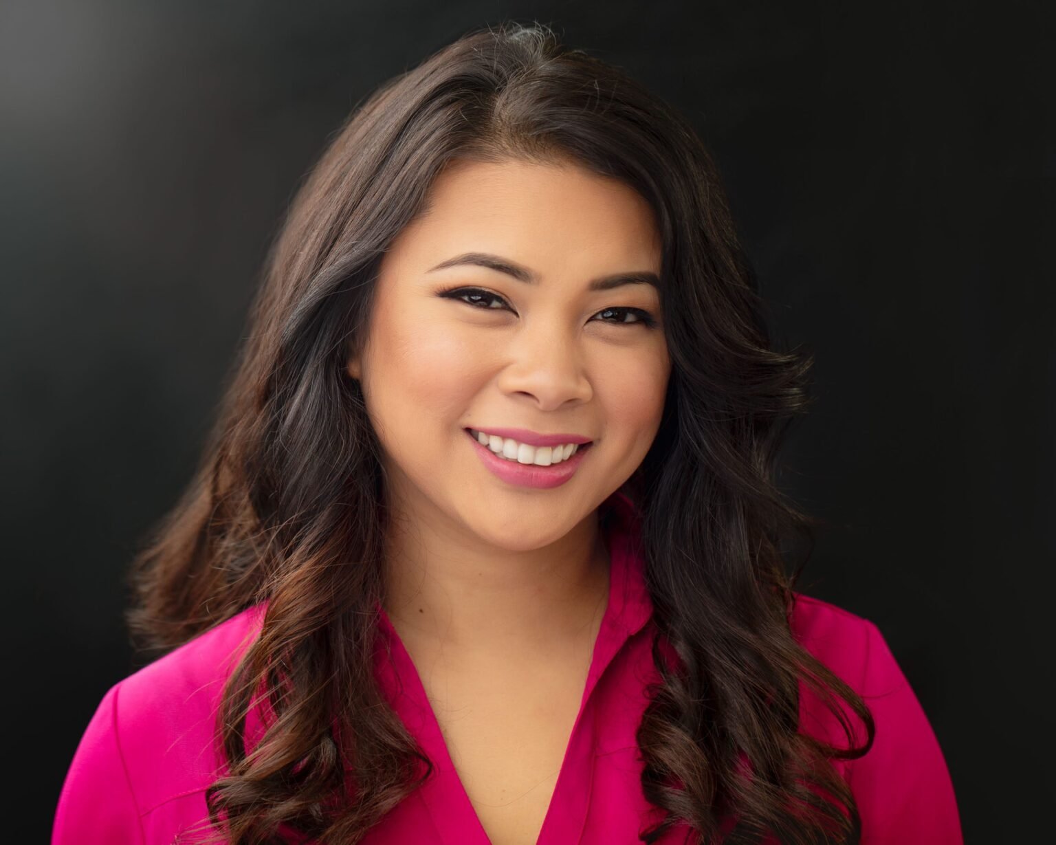 Angle and posing tips to look slimmer in a headshot - Bay Area professional headshot photographer